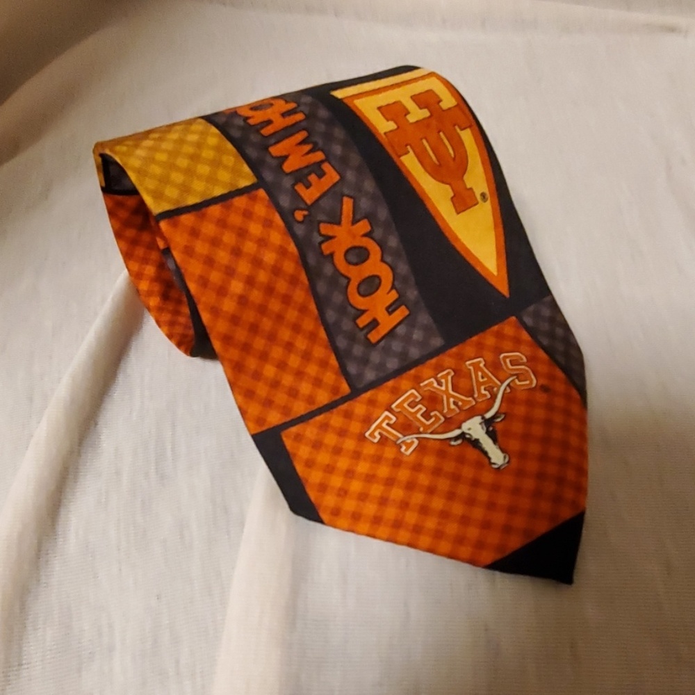 Texas Longhorns Mens 100% silk tie.